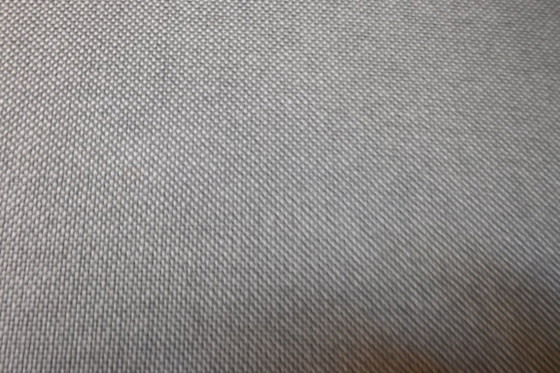 Harvink Armslag Design-Sofa aus Kvadrat Hallingdal-Stoff – 3-5 Sitzer Sofas, Metal (photo 11 of 12)