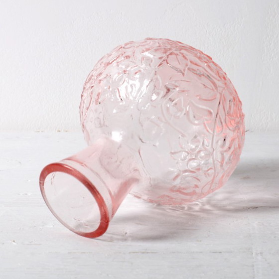 Image 1 of Vintage kleine roze vaas van geperst glas met bloemenpatroon / Italië / jaren 1960