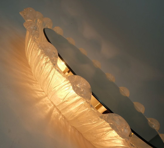 Image 1 of Verlichte wandspiegel van Schöninger met acryl frame en ijsglasdecoratie, jaren 60/70.
