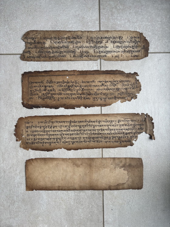 Image 1 of Antico manoscritto buddista tibetano, XVIII-XIX secolo - frammenti autentici su carta fatta a mano