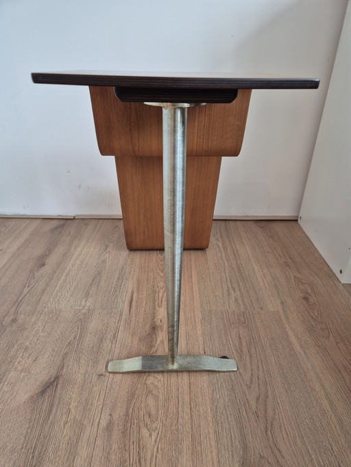 Conform Funco bijzettafel in walnootfineer en RVS onderstel