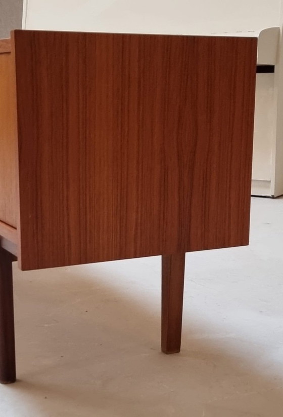 Image 1 of Aparador de mediados de siglo