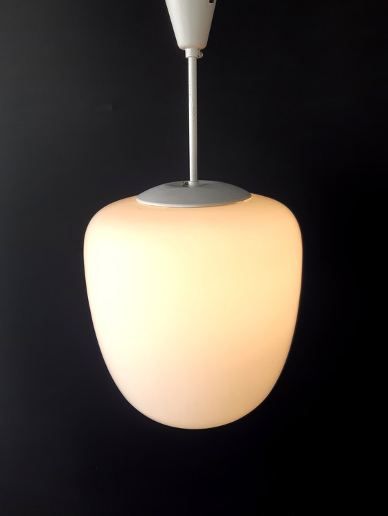 Image 1 of Vintage hanglamp wit matglas met wit metalen armatuur, mcm lamp, glazen schoollamp