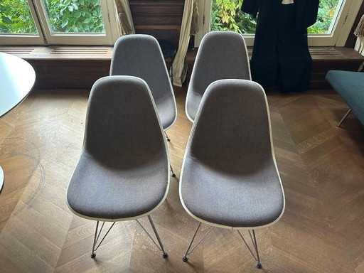 4 x Vitra chairs Eames Plastic Side Chair DSR Gray/White