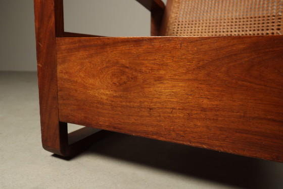 Image 1 of Sillón de salón de teca de estilo arquitectónico de mediados de siglo con asiento de mimbre, década de 1950.