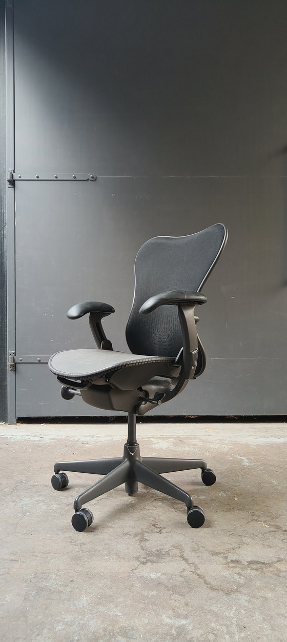 Image 1 of Herman Miller Mirra 2 vintage design ergonomische bureaustoel