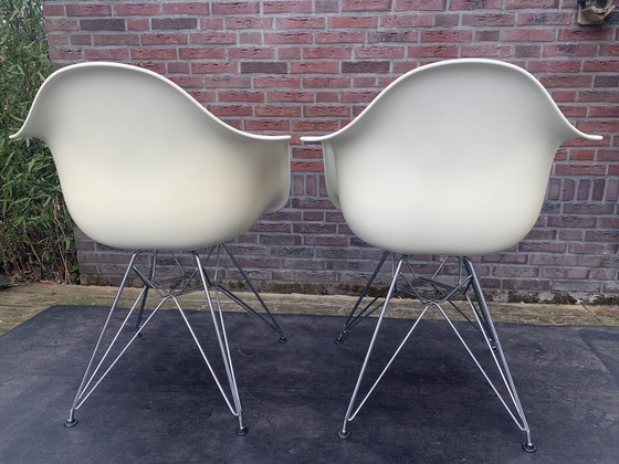 Image 1 of 2 x Fauteuil Vitra Eames en plastique DAR