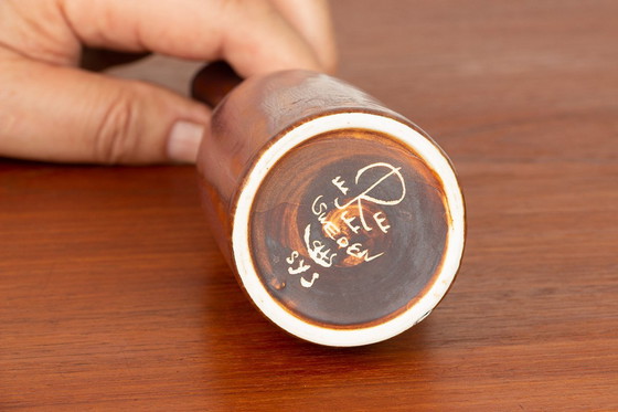 Image 1 of Bruin geglazuurde keramische vaas en kan door Gunnar Nylund voor Rörstrand Zweden 1960.