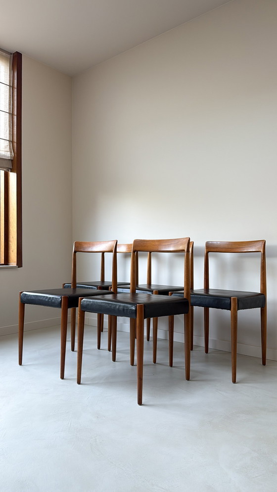 Image 1 of Fünf antike Lübke-Esszimmerstühle aus Holz mit Kunstledersitzen