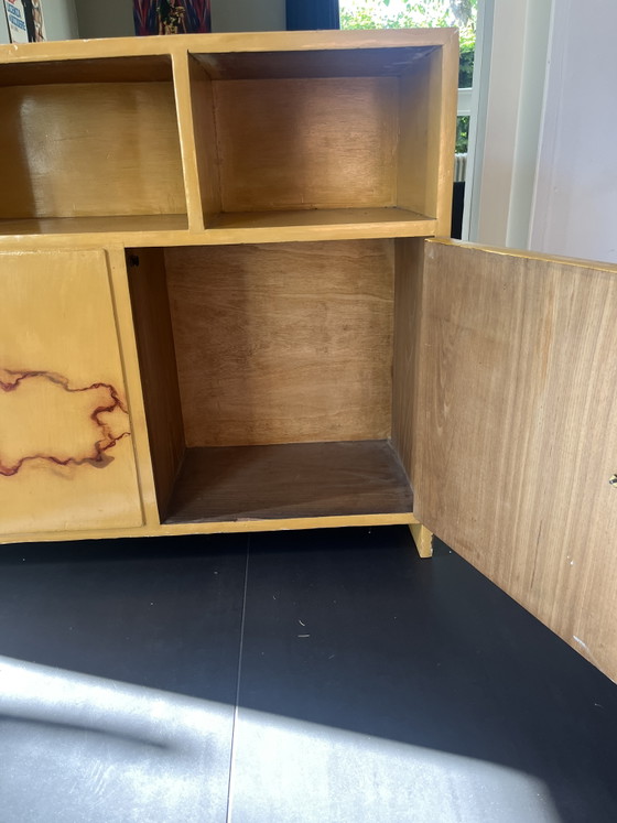 Image 1 of Armoire aux formes magnifiques