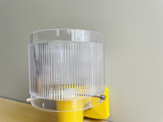 Image 1 of Applique da parete in acrilico giallo in stile moderno portoghese di metà secolo