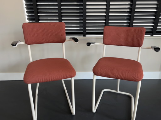 2 sedie con struttura tubolare rivestite