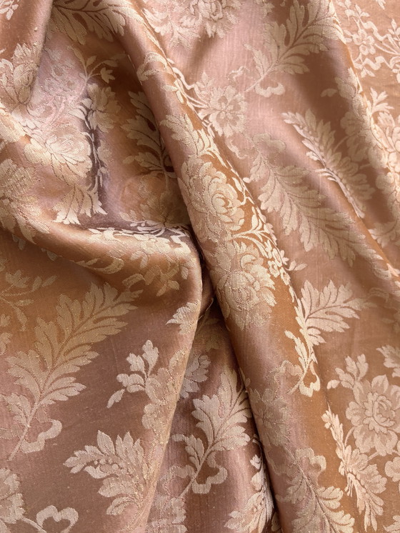 Image 1 of Tischdecke aus Seidendamast 19.