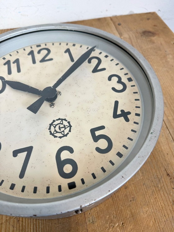 Image 1 of Grijze industriële fabriekswandklok van Chronotechna, jaren 50