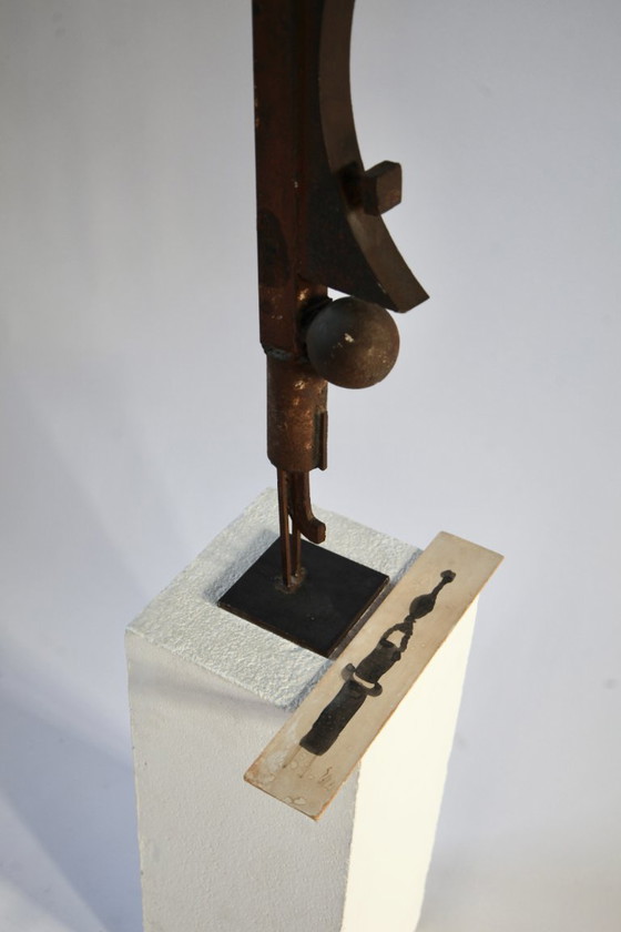 Image 1 of Escultura abstracta de hierro soldado del artista austriaco Edwin Neyer, firmada E.N. y fechada en 1973.