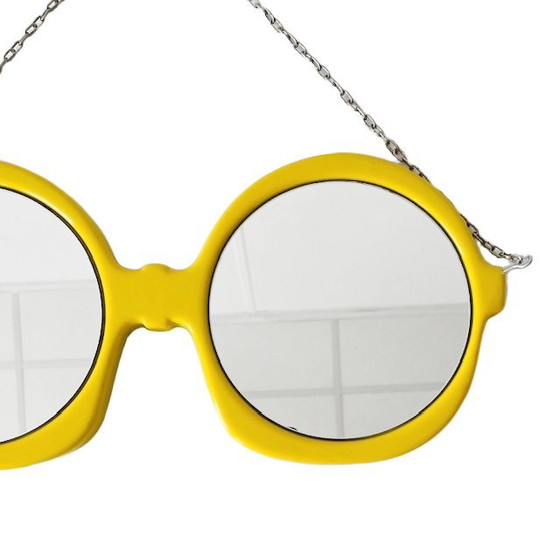 Image 1 of Mid-century pop art retro bril spiegel geel kunststof wandspiegel 1970's