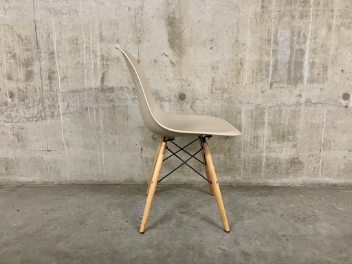 ✅ 1x beige / mokka Vintage Schalensitz mit Holzbeinen
