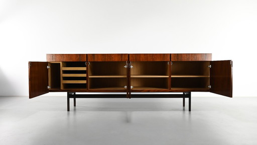 Ib Kofod-Larsen, Rozenhout Credenza. Denemarken, ca.1960