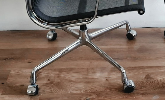 2 Vitra CharlesvEames Ea108 Sedie da ufficio – Alluminio, Tessile (photo 4 of 10)