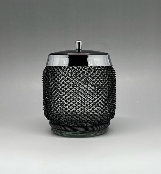 Image 1 of IJsblokjesvorm uit het midden van de 20e eeuw in ruimtevaartstijl – Merkuria Kovacs, met doos