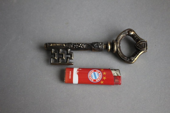 Image 1 of Cavatappi vintage in metallo a forma di chiave antica, riccamente decorato, pesante