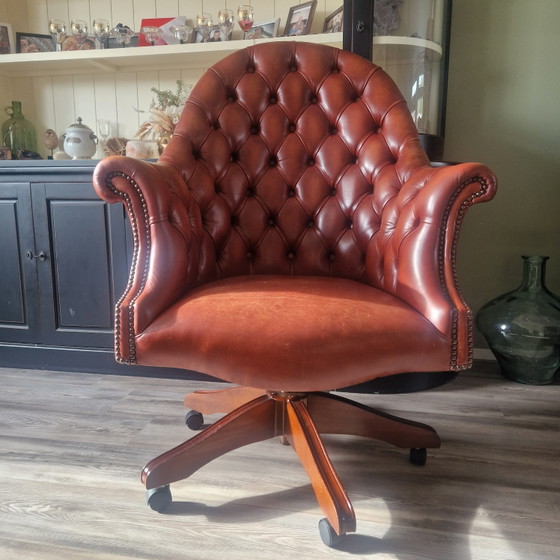 Image 1 of Vintage chesterfield director chair, 2 deskchais en barglobe