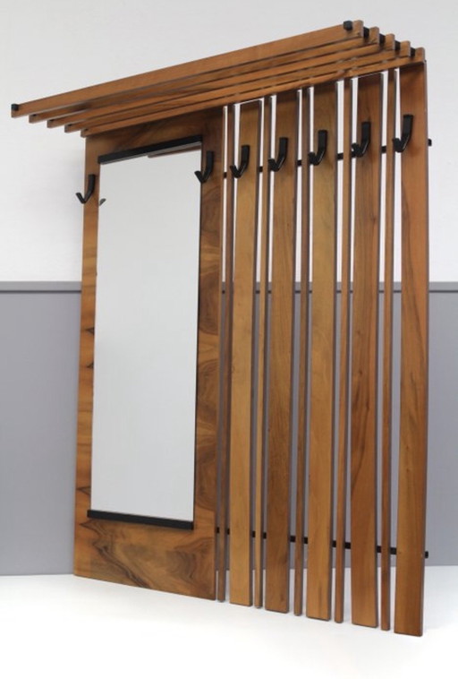 Schöne Garderobe mit Spiegel