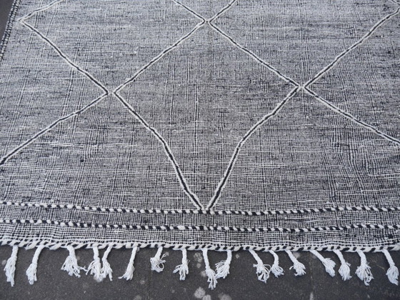Image 1 of Kilim berbère du Maroc, 295 x 185 cm, tissé à la main, noir et blanc