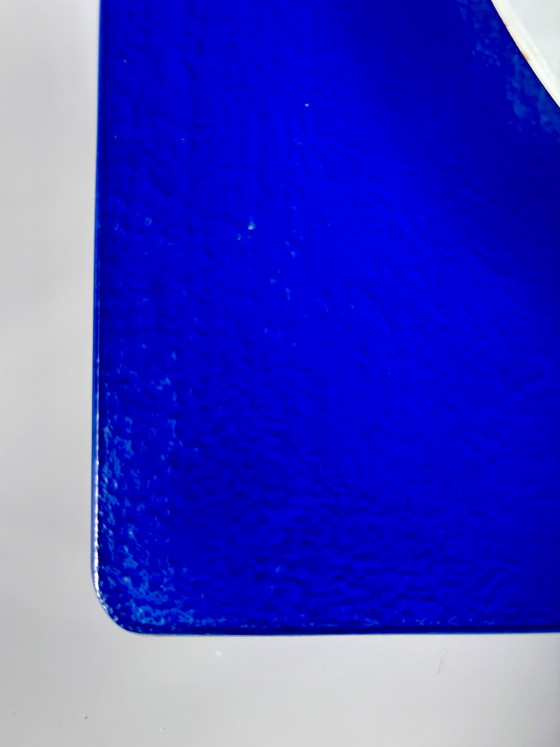 Image 1 of Paire de plafonniers en verre postmodernes, bleu cobalt et blanc opale – années 1980