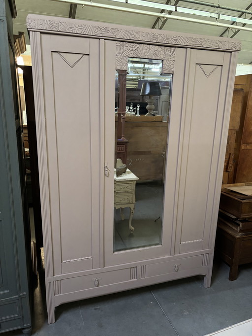 armoire rose vintage