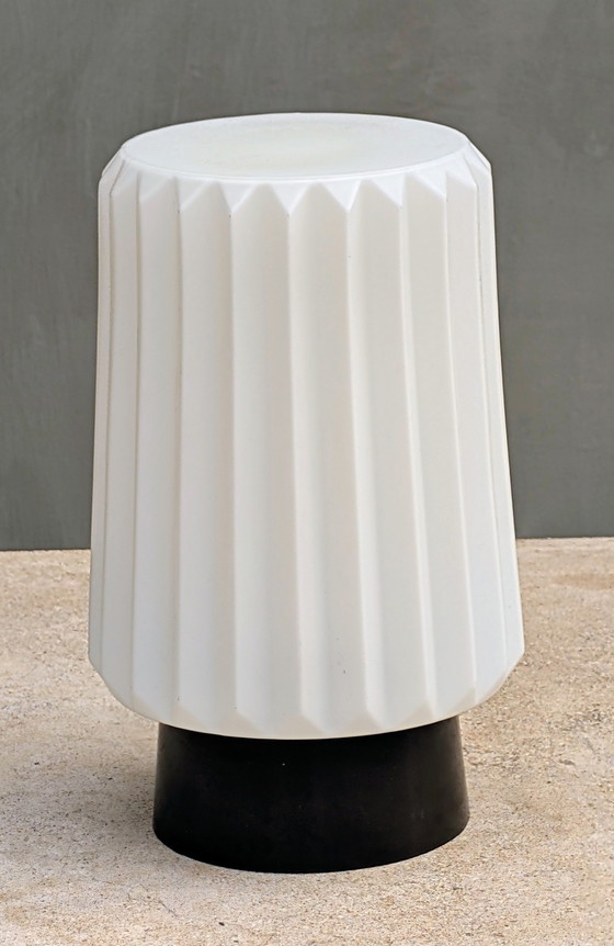 Image 1 of Lampada da soffitto Philips in bachelite con vetro opalino.