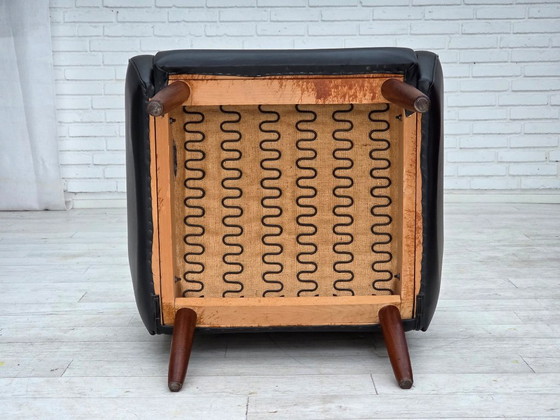 Image 1 of Deense fauteuil met hoge rugleuning uit de jaren 70, zwart kunstleer, poten van teakhout.