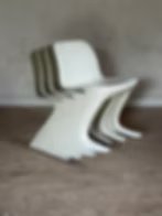 Sedie Kangourou bianche vintage di Ernst Moeckl – Chaise longue, Space Age (photo 28 of 28)