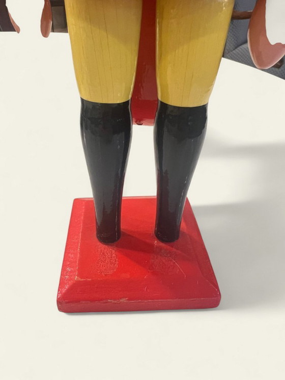 Image 1 of Original Erzgebirgischer Nussknacker „Soldat“ in Roter Uniform | Handgefertigt