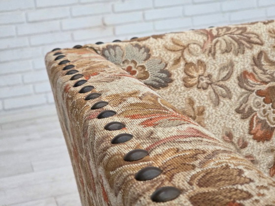 Image 1 of Dänisches 2-Sitzer-Sofa aus den 1950er Jahren, beiger/brauner Möbelstoff, Eichenholz.