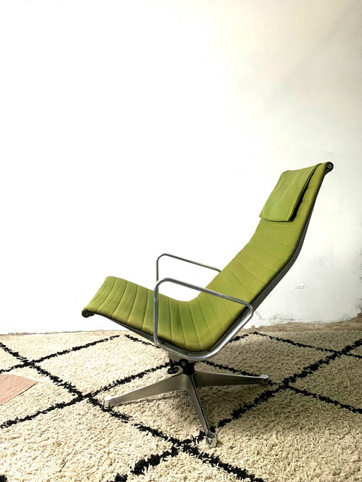 Chaise longue en aluminium EA125 par Charles & Ray Eames pour Herman Miller, 1958