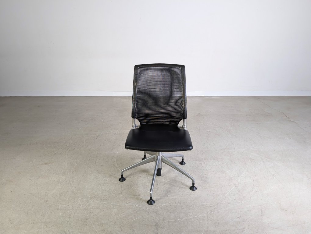 Vitra Ad Hoc desk base designed by Antonio Citterio. | Whoppah
