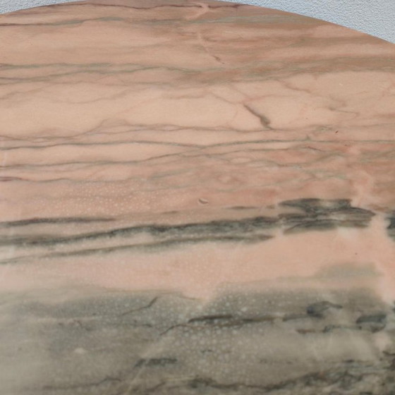 Table basse ronde de style Régence avec plateau en marbre onyx. – Tables basses, Marble, Brass (photo 10 of 13)