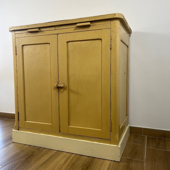 Image 1 of Antiek botergeel keukendressoir, eind 19e - begin 20e eeuw