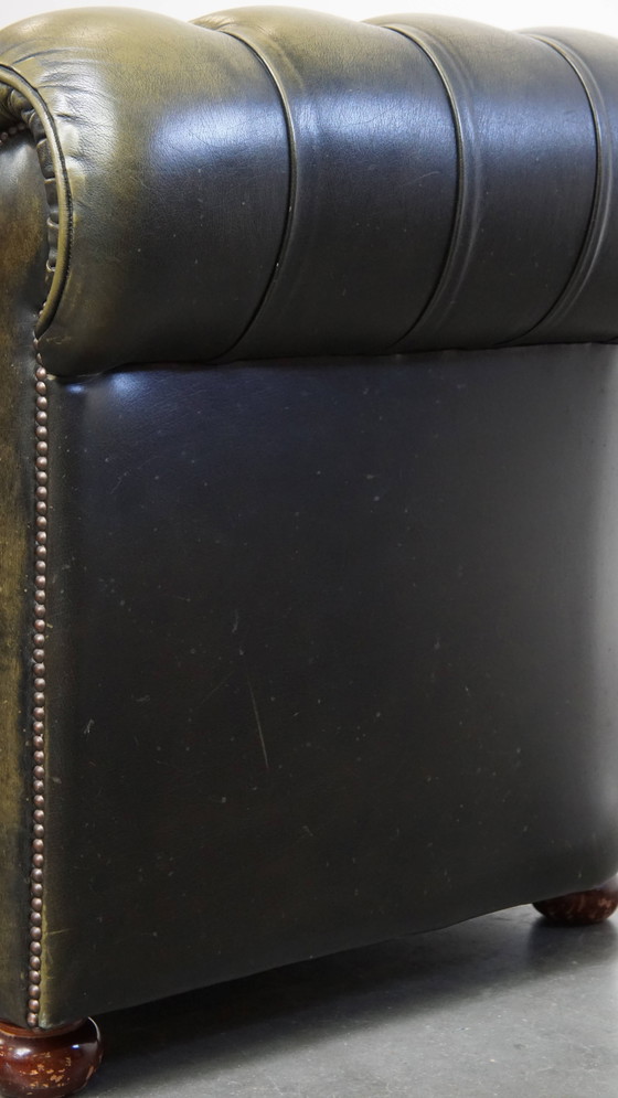 Image 1 of Grünes Vintage English Leder Chesterfield 2-Sitzer Sofa