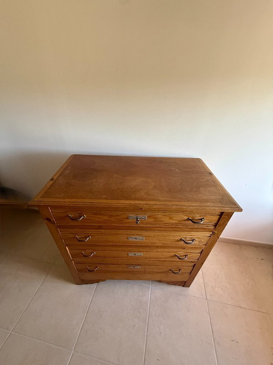 Image 1 of Commode van onbewerkt hout en verchroomd metaal, in art-decostijl uit de jaren 50.