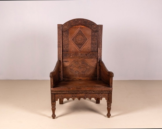 Image 1 of Eikenhouten lambriseringstoel uit het begin van de 19e eeuw