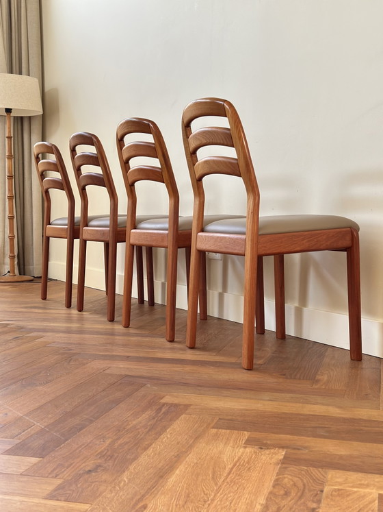 Image 1 of Set 4 vintage deens design stoelen DYRLUND jaren 50/60/70