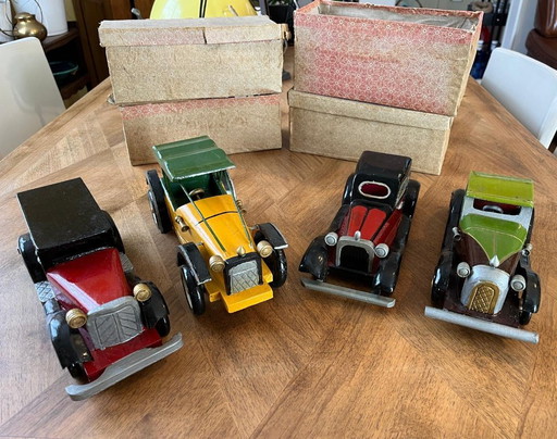 Lotto di 4 auto d'epoca in legno