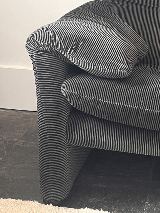 Image 1 of Cassina Maralunga 2 zits van Vico Magistretti - bicolore zwartgrijs