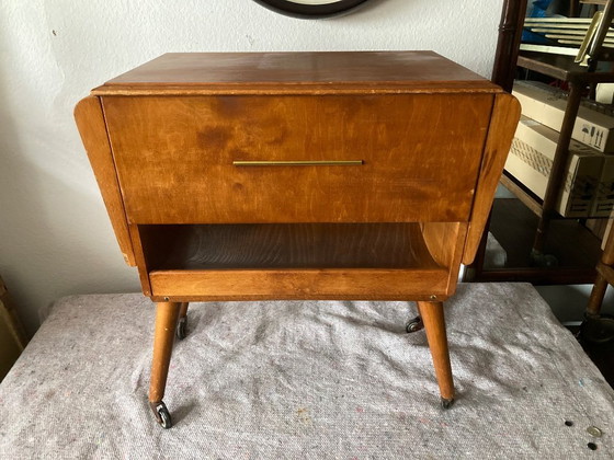 Image 1 of Vintage naaikar uit de jaren 60 - naaitafel - naaikast - op wielen - 3520 - Erzgebirge