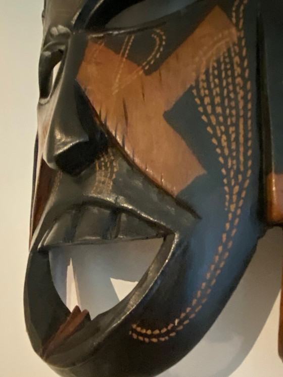 Image 1 of Grand masque décoratif du Kenya – en bois sculpté à la main, vers 1991