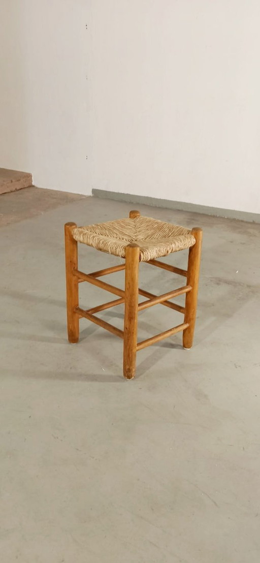 Taburete vintage con asiento de junco