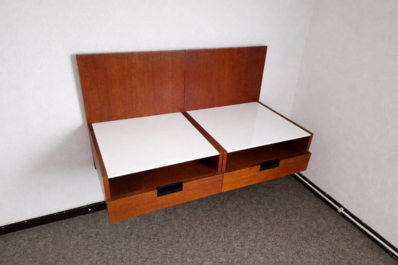 Image 1 of Estructura de cama de teca con mesitas de noche de Pastoe.