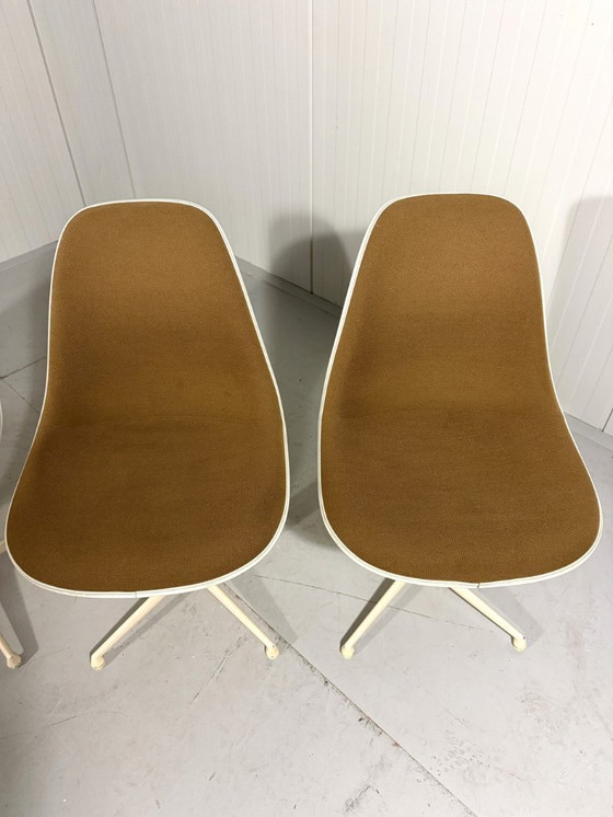 Image 1 of Cinco sillas La Fonda de Eames para Herman Miller, década de 1960.